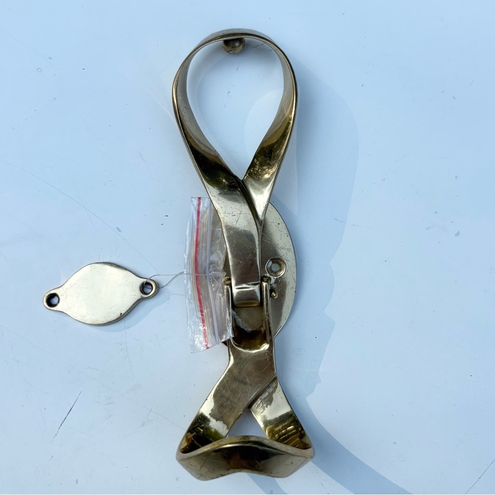 NWOT Anthropologie Ribbon Door Knocker